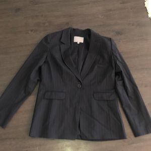 SUPER CUTE OVERSIZED NAVY BLAZER!